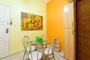 Apartment, Non Smoking | In-room dining