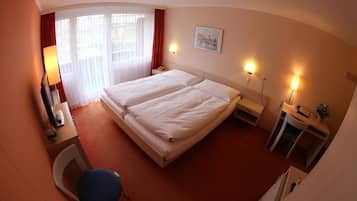 Standard Double Room | In-room safe, laptop workspace, blackout drapes, free WiFi