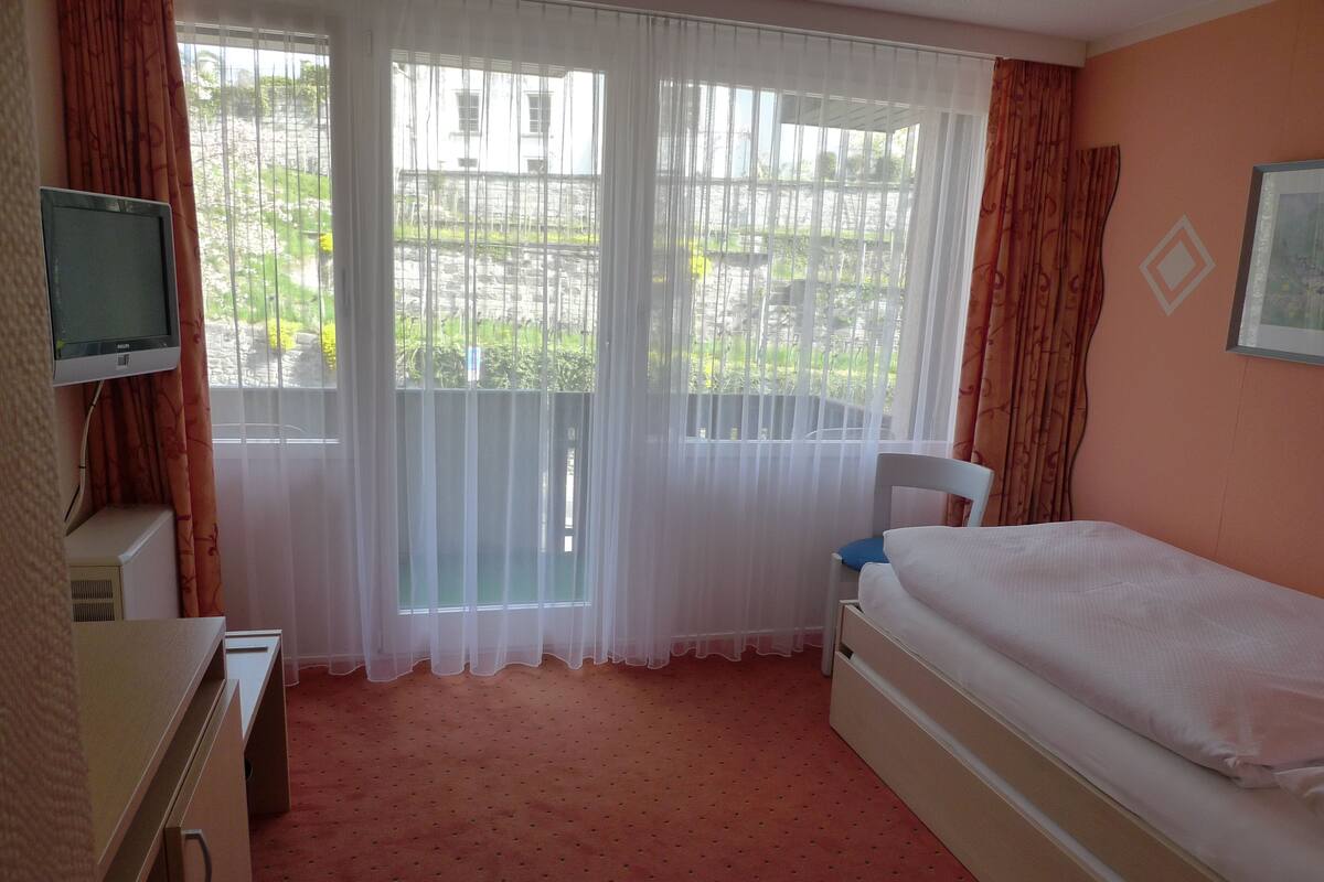 Standard Single Room | In-room safe, laptop workspace, blackout drapes, free WiFi