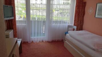 Standard Single Room | In-room safe, laptop workspace, blackout drapes, free WiFi