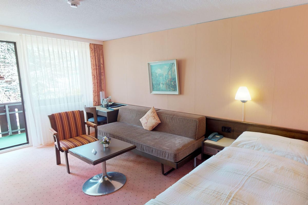 Panoramic Single Room | In-room safe, desk, laptop workspace, blackout curtains