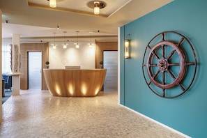 Reception - Hotel-Restaurant Seegarten-Marina (SPIEZ)