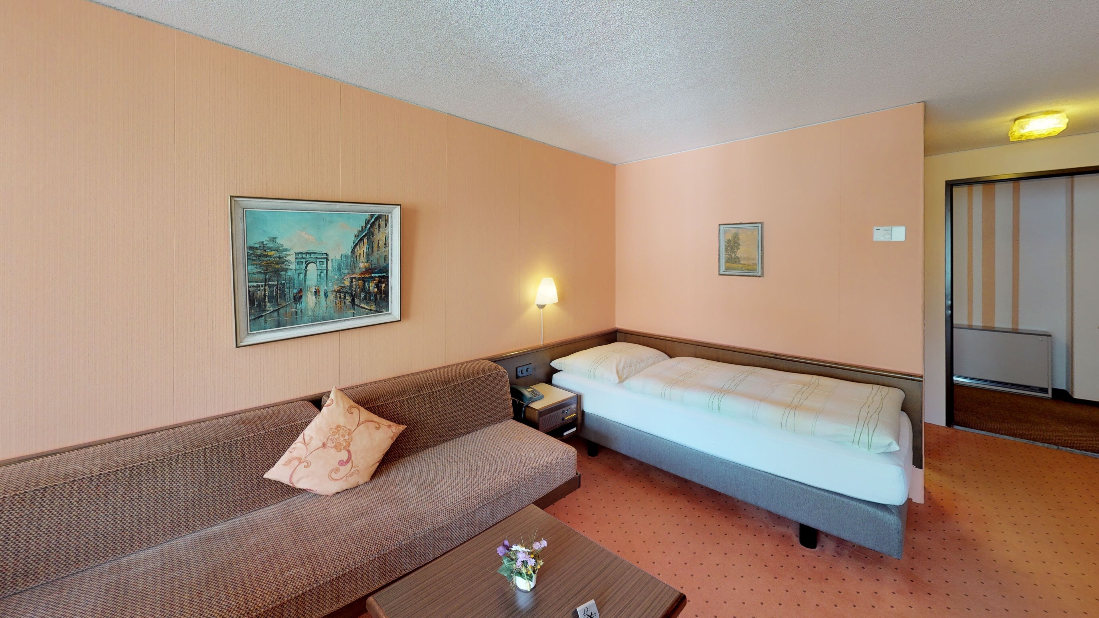 Habitació individual estàndard | Caixa forta a l'habitació i espai de treball apte per a portàtils 