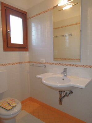 Apartment, 3 Bedrooms | Bathroom - Villaggio Tulipano (San Michele al Tagliamento)