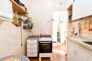 Apartamento, várias camas, para não fumantes | Cozinha privada | Geladeira, micro-ondas, fogão, cooktop