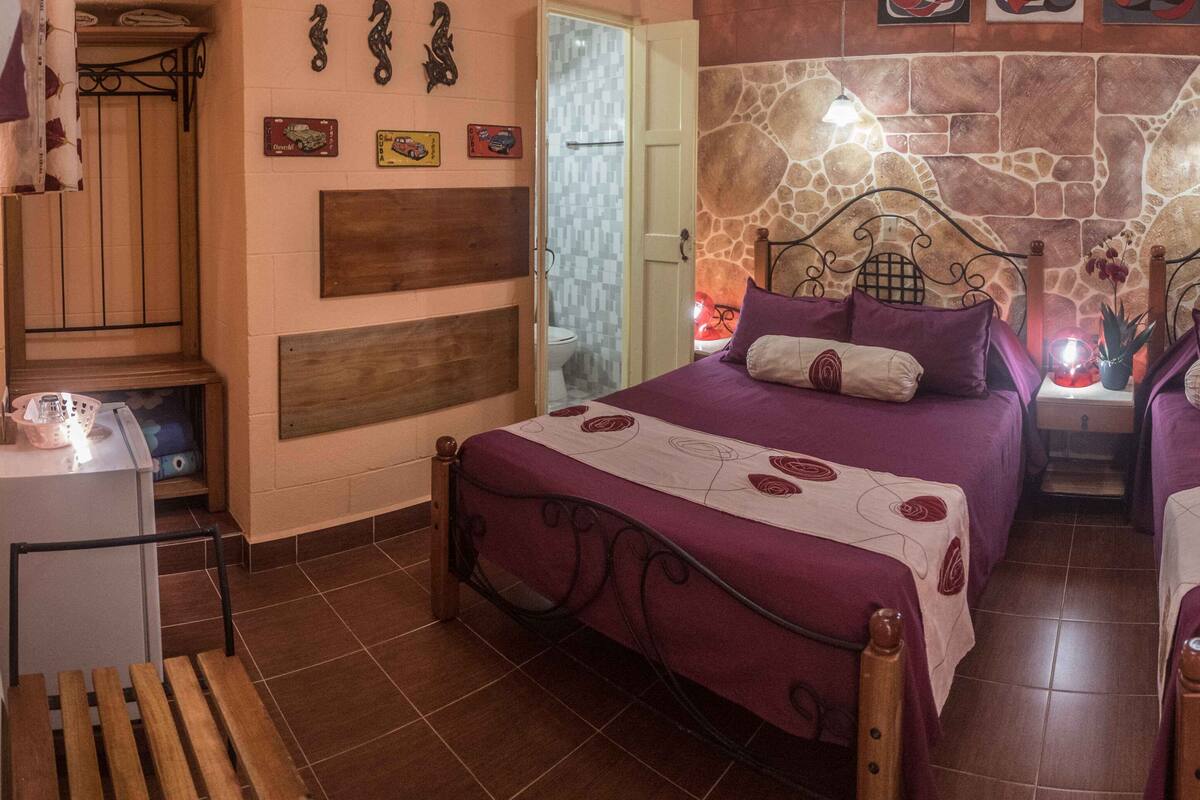 Standard Triple Room, Multiple Beds, Non Smoking | Minibar, in-room safe, bed sheets