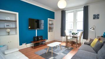 Apartment, 2 Double Beds, Non Smoking | 2 bedrooms, desk, iron/ironing board, free WiFi