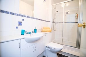 Bathroom - Modern Flat in Rosemount City Centre (Aberdeen)