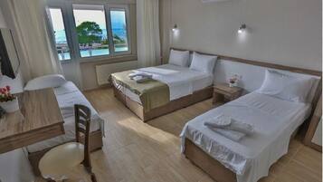 Suite Familiale | Espace de travail pour ordinateur portable, lits bébé (gratuits)