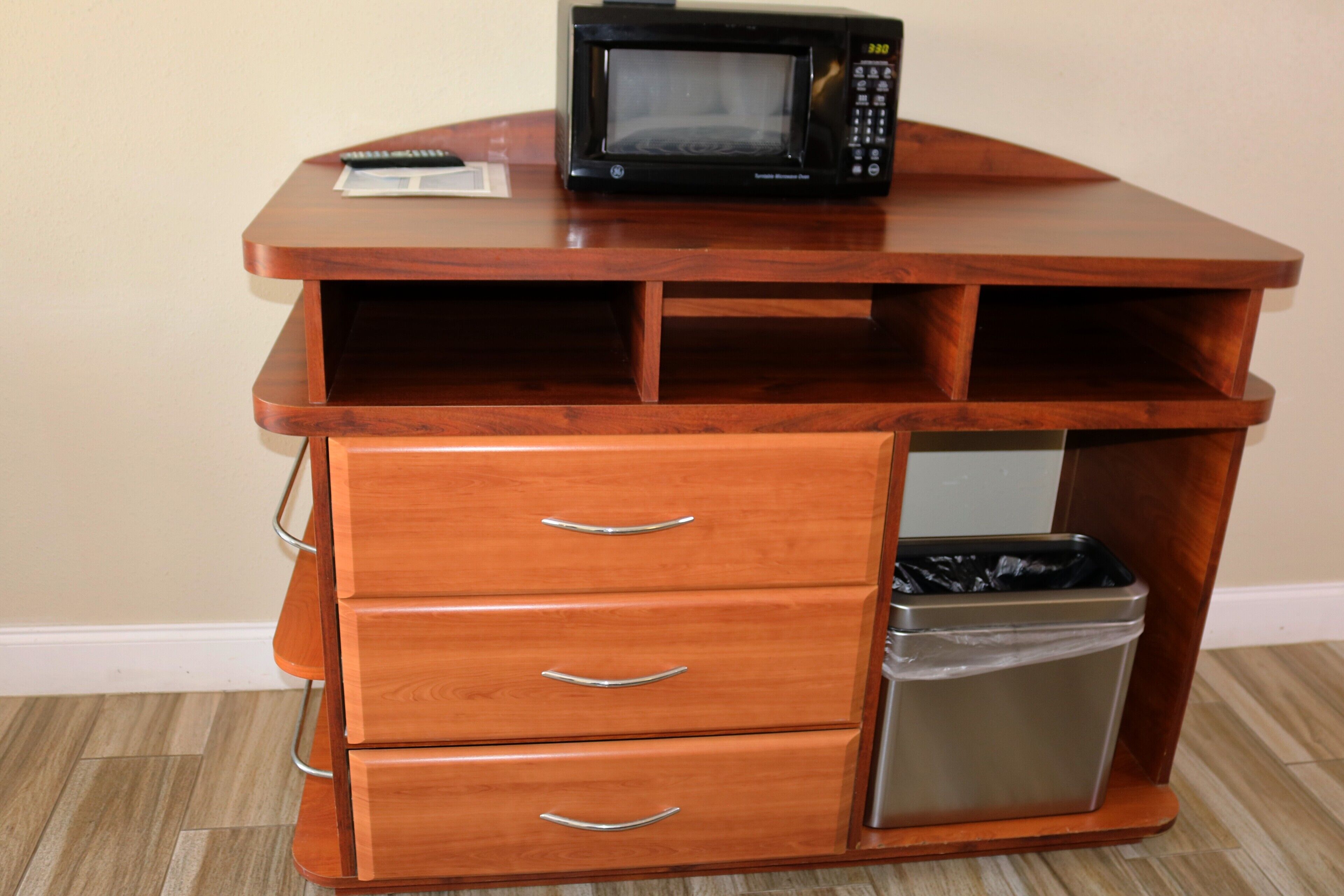 premium bedding, pillow-top beds, in-room safe, laptop workspace