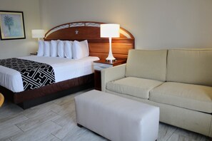 Handicap Room, 1 King Bed, Non Smoking | 高档床上用品、加厚床垫、客房内保险箱、笔记本电脑工作区
