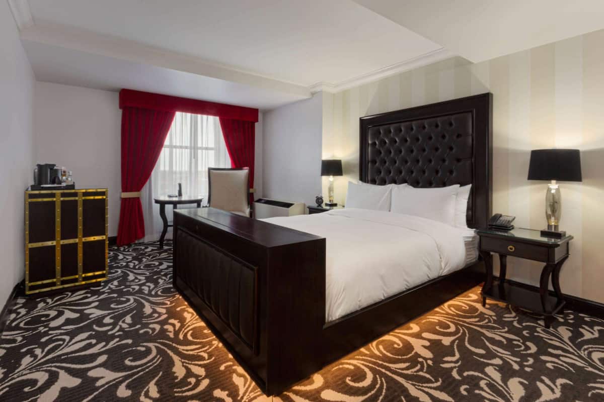 Superior Room, 1 Queen Bed, Accessible, Non Smoking (Mobility Hearing Impaired) | Egyptian cotton sheets, premium bedding, pillowtop beds, in-room safe