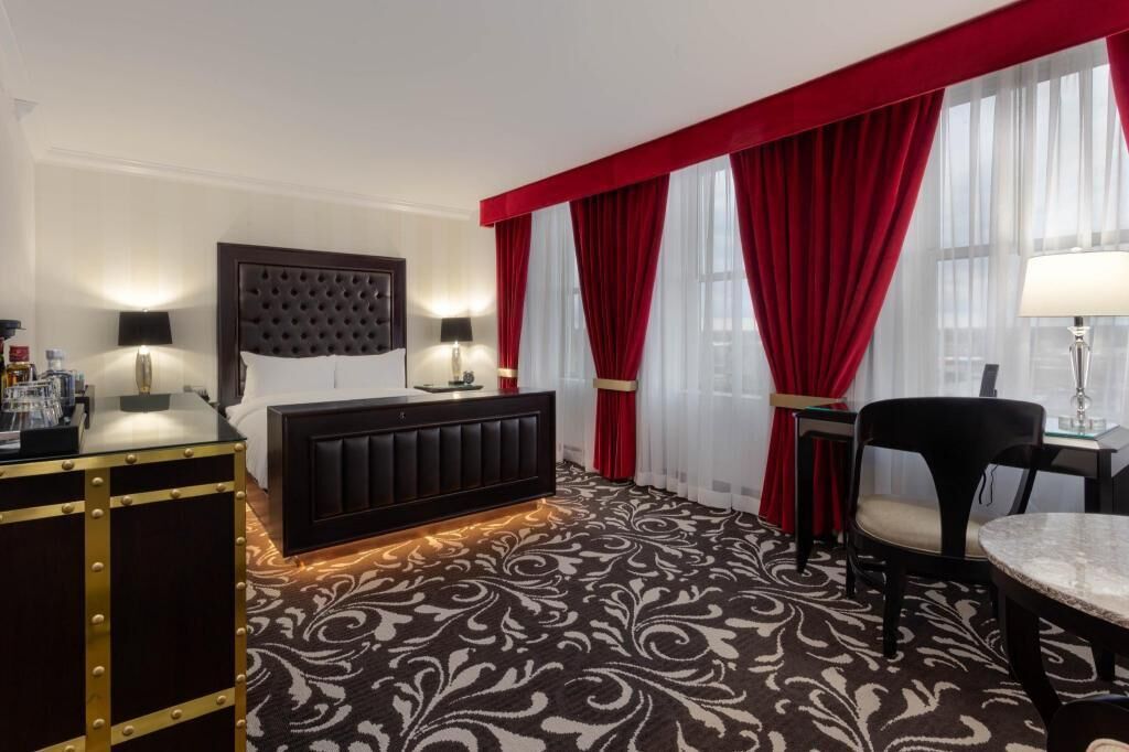 Egyptian cotton sheets, premium bedding, pillowtop beds, in-room safe