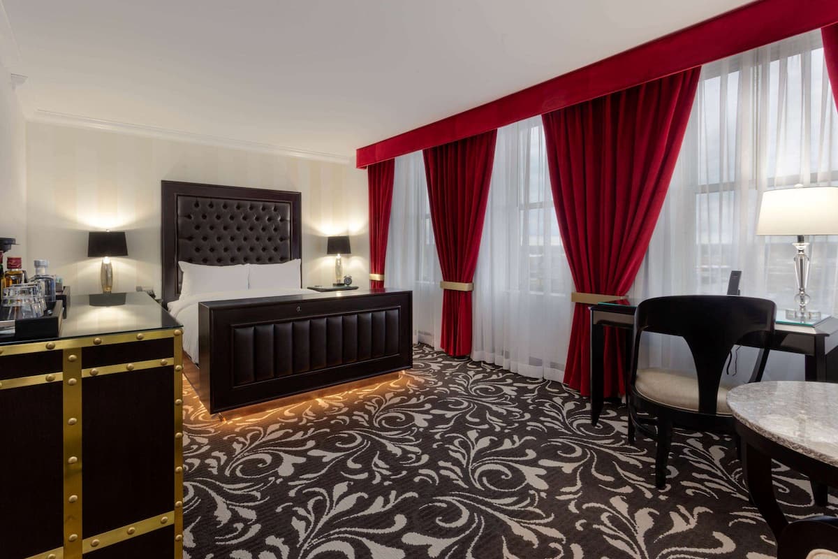 Egyptian cotton sheets, premium bedding, pillowtop beds, in-room safe