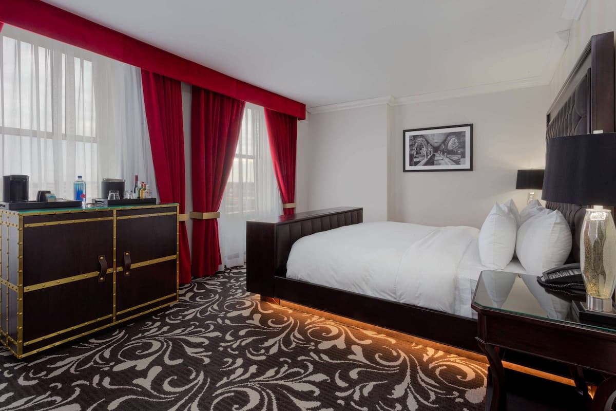 Egyptian cotton sheets, premium bedding, pillowtop beds, in-room safe