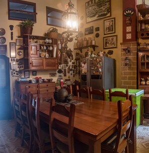 Daily continental breakfast (USD 5 per person)