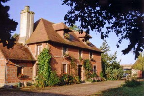 Front of property - La Ferme Des Vignes (Hotot-en-Auge)