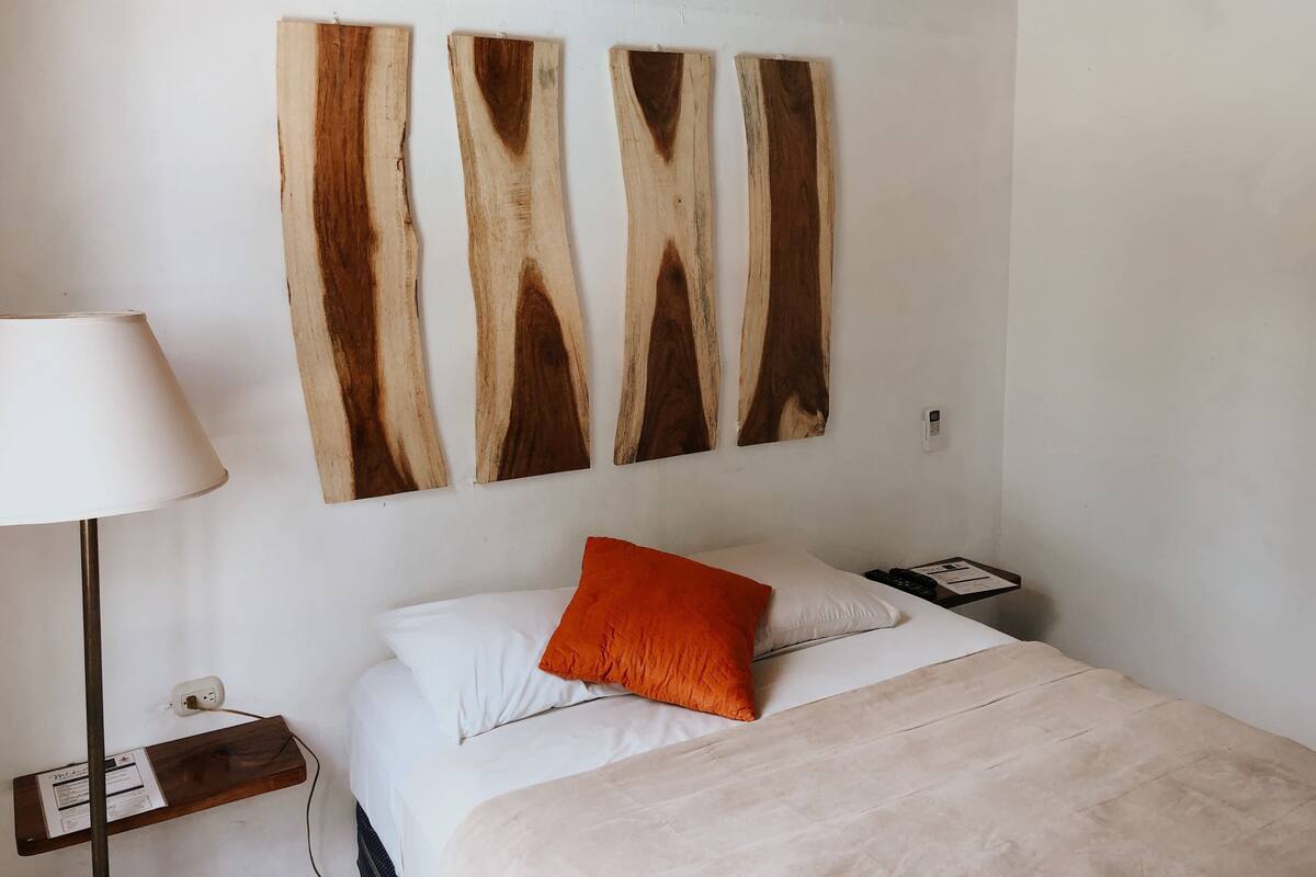 Classic Single Room, 1 Queen Bed, Non Smoking