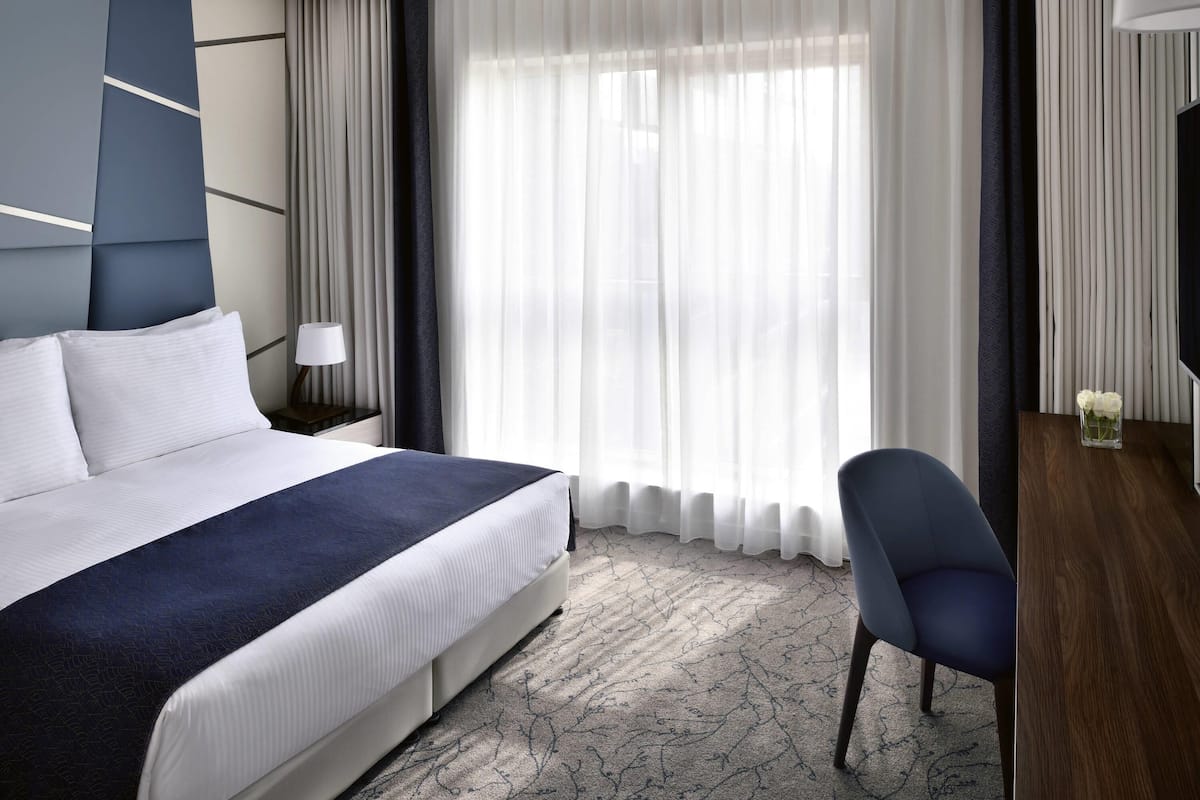 1 bedroom, Egyptian cotton sheets, premium bedding, down duvets