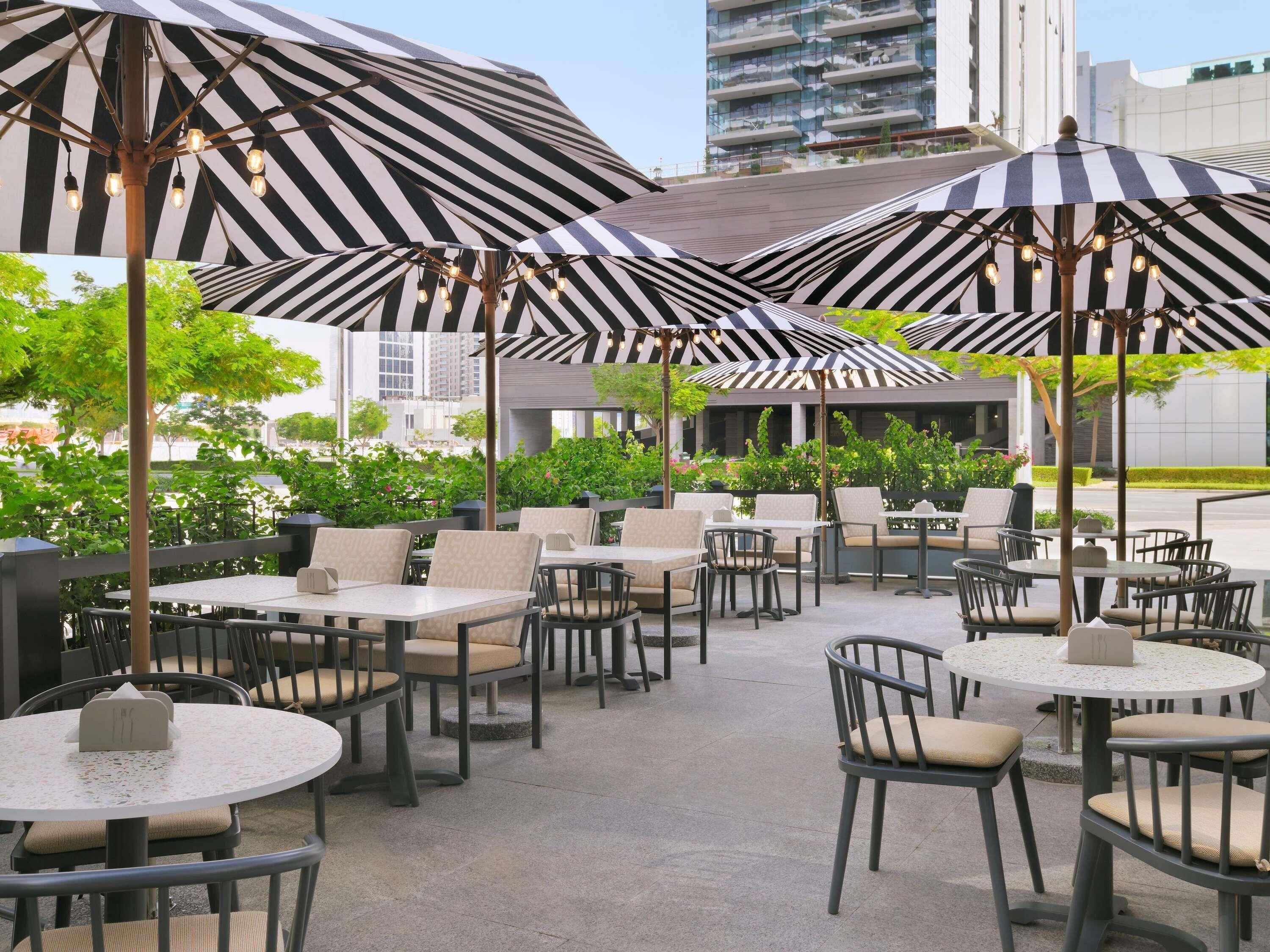 3 restaurants, breakfast, lunch, dinner served; international cuisine