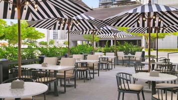 3 restaurants, spécialités Cuisine internationale