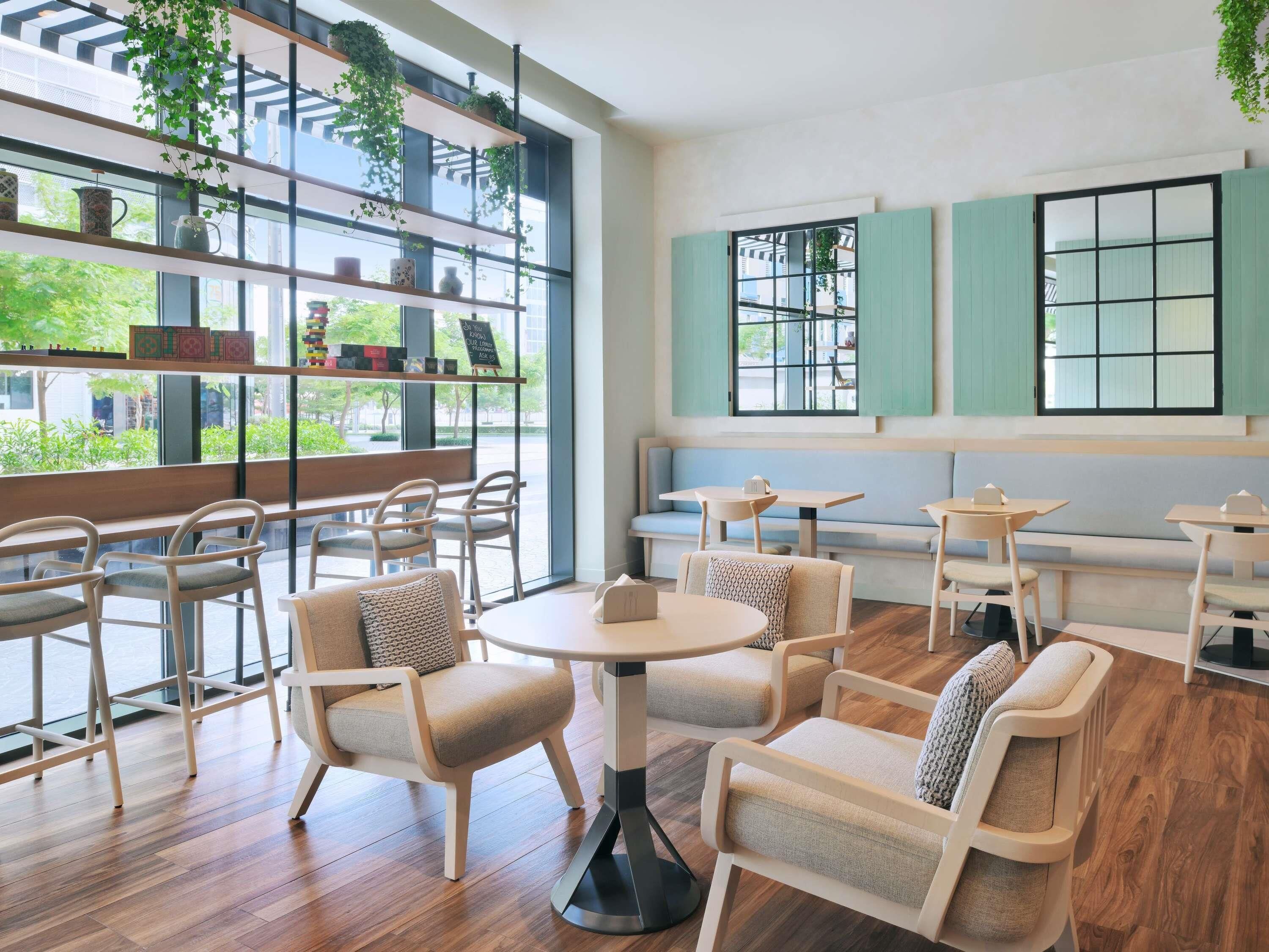 3 restaurants; breakfast, lunch, dinner, and brunch served