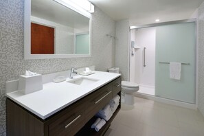 Kostenlose Toilettenartikel, Haartrockner, Handtücher, Seife