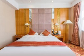 A hotel room with a bed, bedside tables, lamps, and a curtain. - Tianlong Hotel (Baotou)