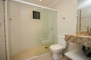 Apartment, 1 Queen-Bett, Nichtraucher | Badezimmer | Kostenlose Toilettenartikel