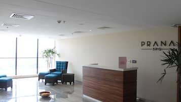 Couples treatment rooms, aromatherapy, deep-tissue massages