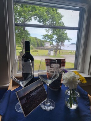 Outer Harbor View Suite (1, 3, 5, 7) | In-room dining - East Wind Inn on the Water (Tenants Harbor)