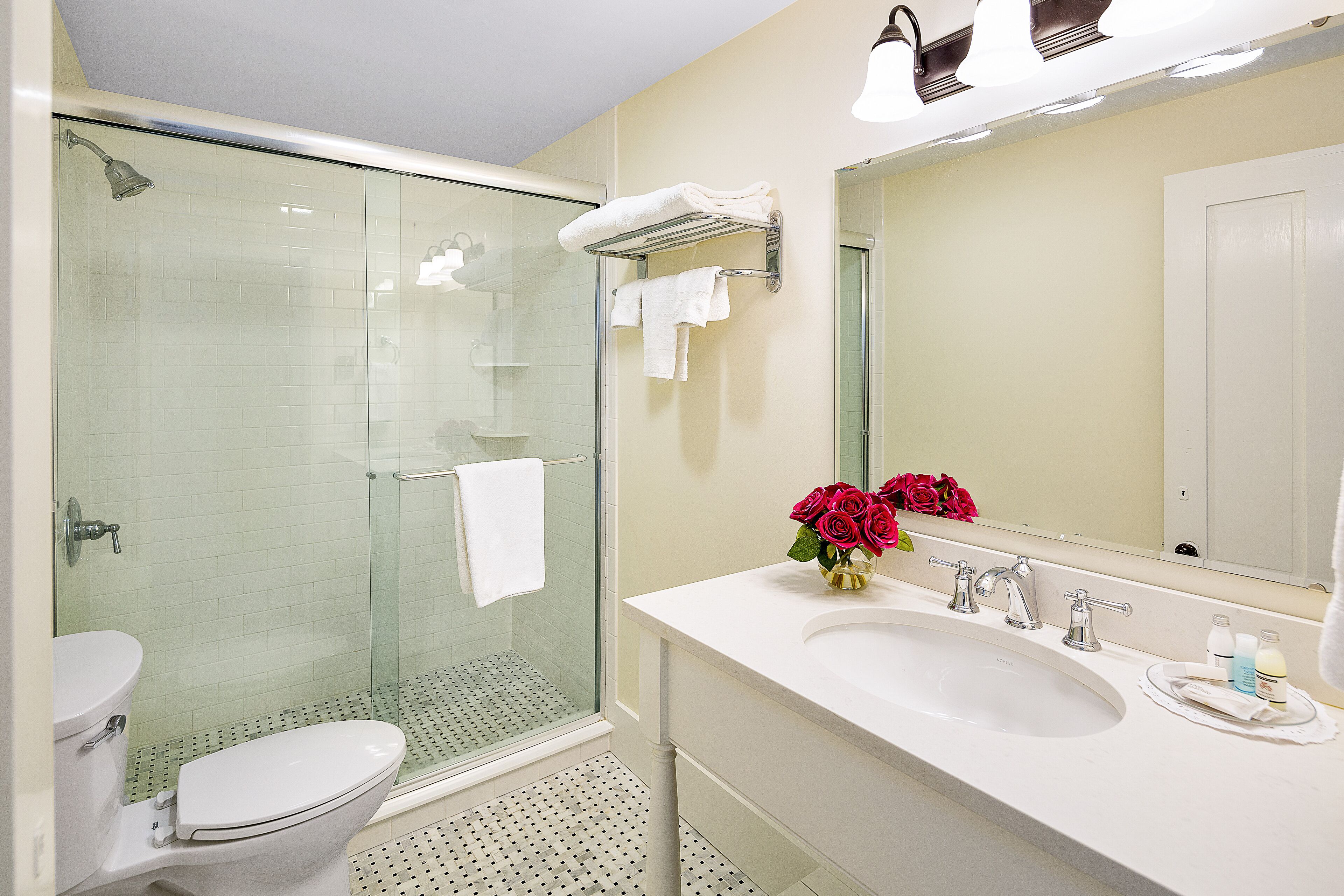 deluxe king room (23, 27) | bathroom | free toiletries, hair dryer, towels, soap