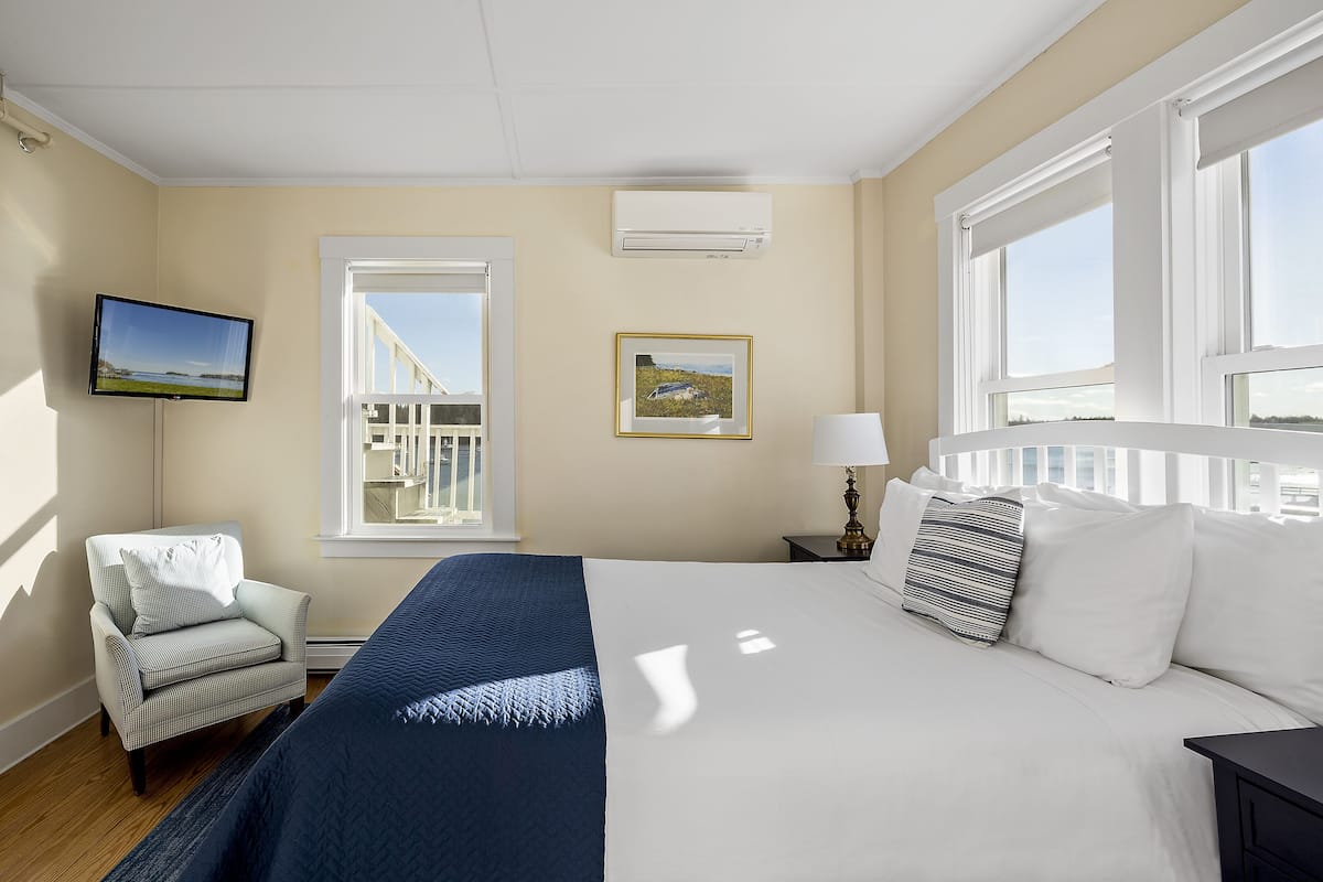 Inner Harbor View Standard Room (2, 6) | 1 bedroom, hypo-allergenic bedding, individually decorated