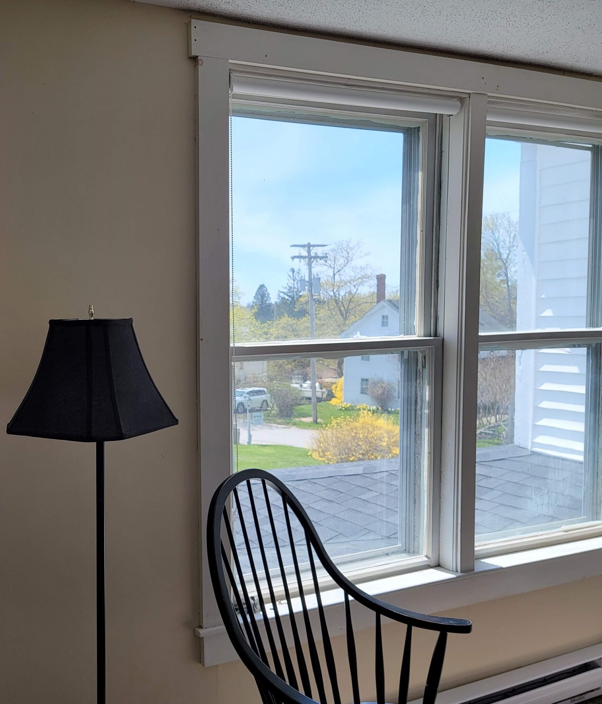 inner harbor view standard room (2, 6) | living area | flat-screen tv