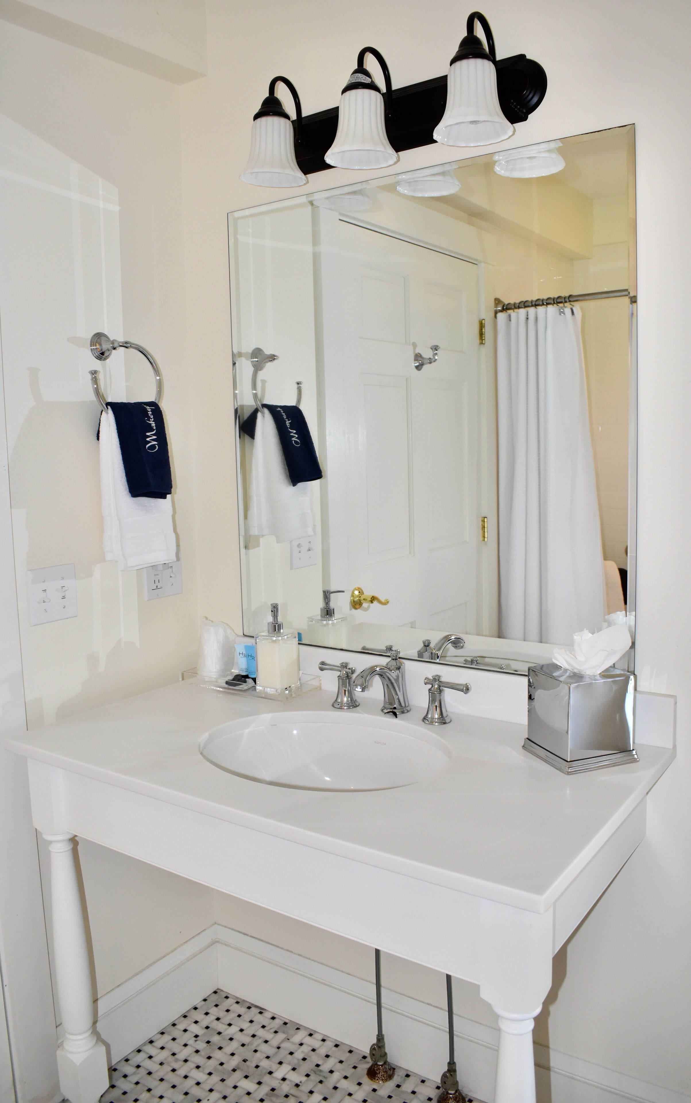 handicap accessible room (20) | bathroom | free toiletries, hair dryer, towels, soap