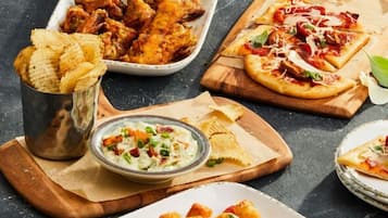 Breakfast and dinner served