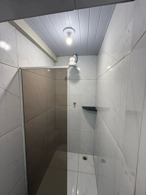 Standard Double Room | Bathroom - Pousada Terra Encantada (Fernando de Noronha)