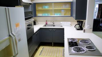 Family Condo, 4 Bedrooms, Kitchen, Lake View | Private kitchen | Coffee/tea maker