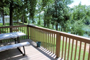 Porch - Lynnhurst Family Resort (Murray)