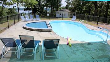 Seasonal outdoor pool, sun loungers