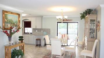 Rumah, Beberapa Tempat Tidur, Bebas Asap Rokok | Area keluarga | TV layar datar