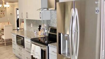 Rumah, Beberapa Tempat Tidur, Bebas Asap Rokok | Dapur pribadi | Lemari es, microwave, oven, dan kompor