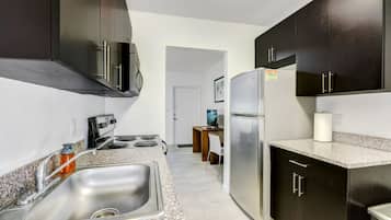 Peti sejuk/penyejuk beku saiz penuh, ketuhar gelombang mikro, ketuhar