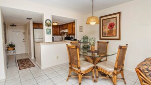 Dining - Oceanfront Vacation Rental  Balcony, Pools & Steps to Beach (St. Augustine)