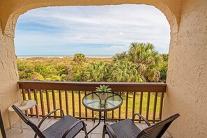 Outdoor dining - Oceanfront Vacation Rental – Balcony, Pools & Steps to Beach (St. Augustine)