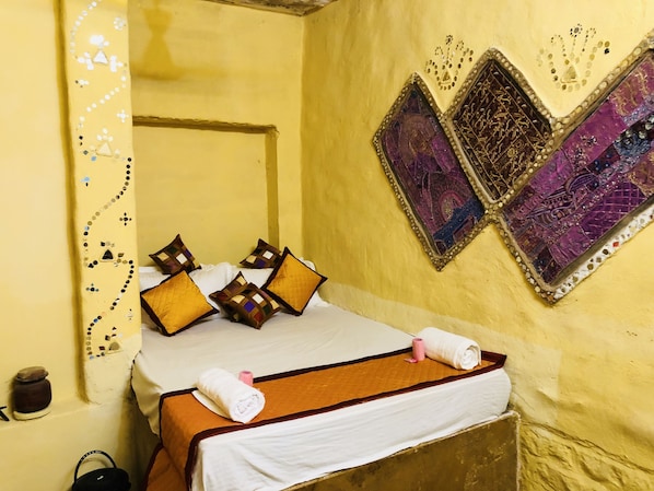 In-room safe, blackout curtains, free WiFi, bed sheets