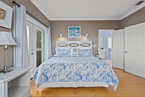 4 bedrooms, iron/ironing board, travel cot, free WiFi