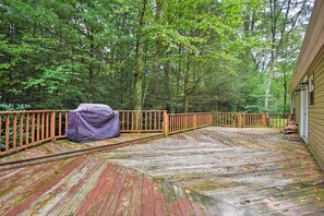 Terrace/patio - Spacious Kunkletown Home w/ Full Game Room & Deck! (Kunkletown)