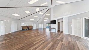 Unclassified image, 3 of 50, button