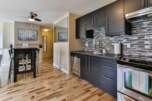 冰箱、微波炉、烤箱、炉灶